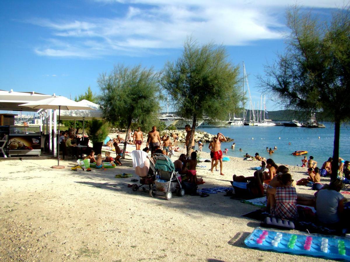 Kike Red Apartment Kastela Exterior photo