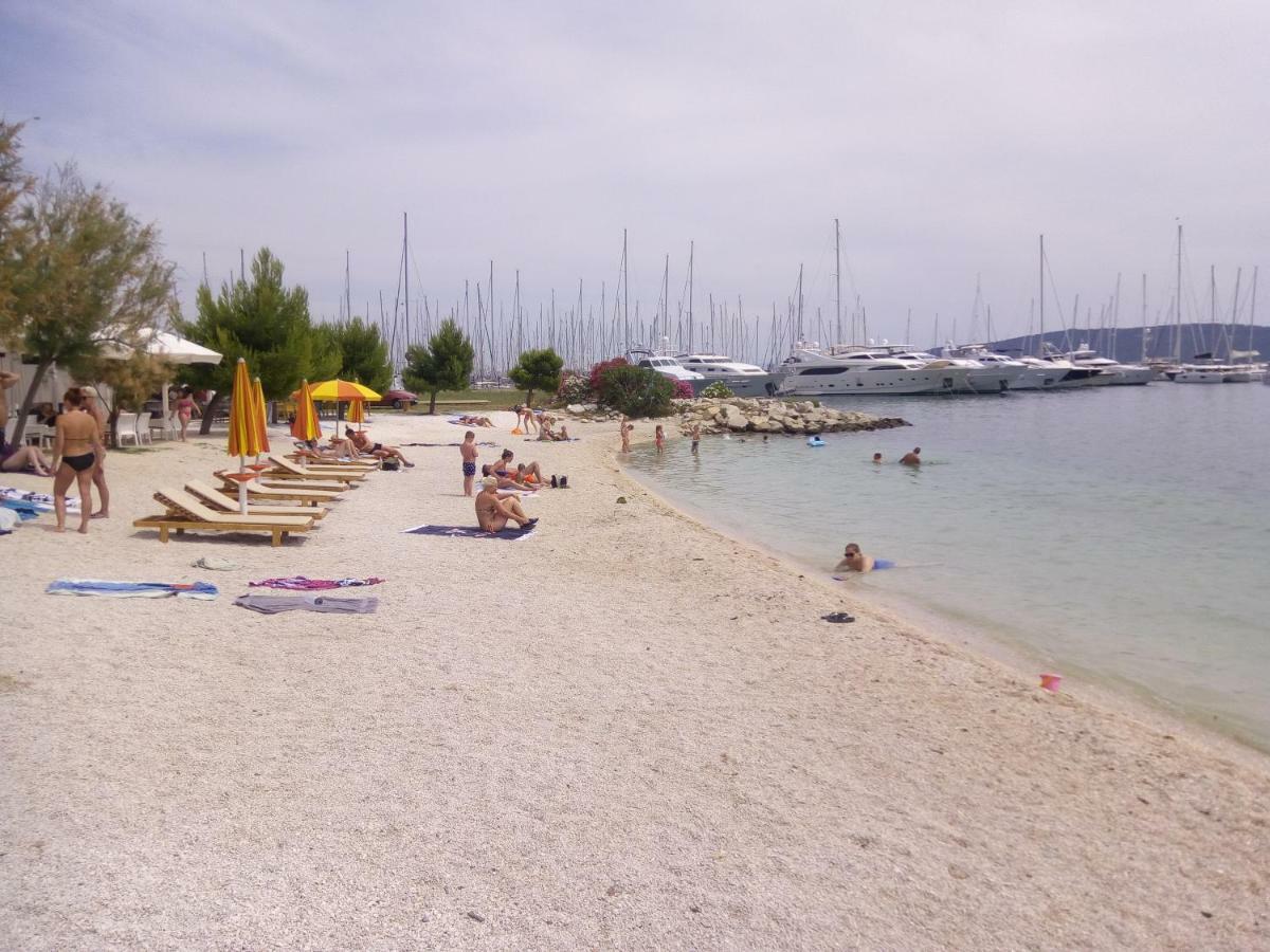 Kike Red Apartment Kastela Exterior photo